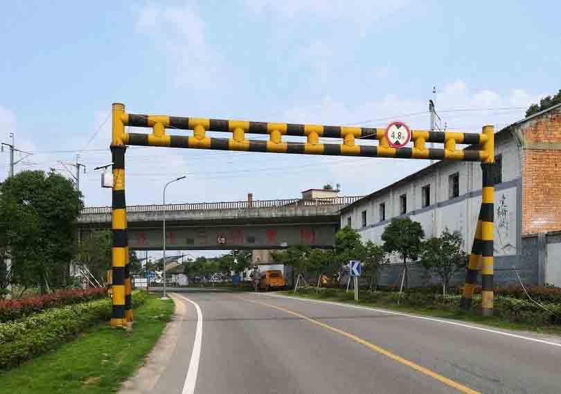 兴安铁路限高架